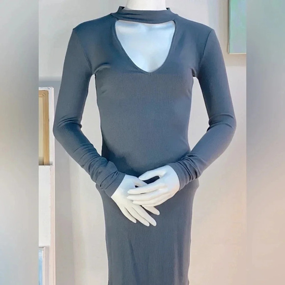 Forever 21 Ribbed V-Neck Cut-Out
Lightweight Sweater Dress Women’s size Small - Picture 3 of 11